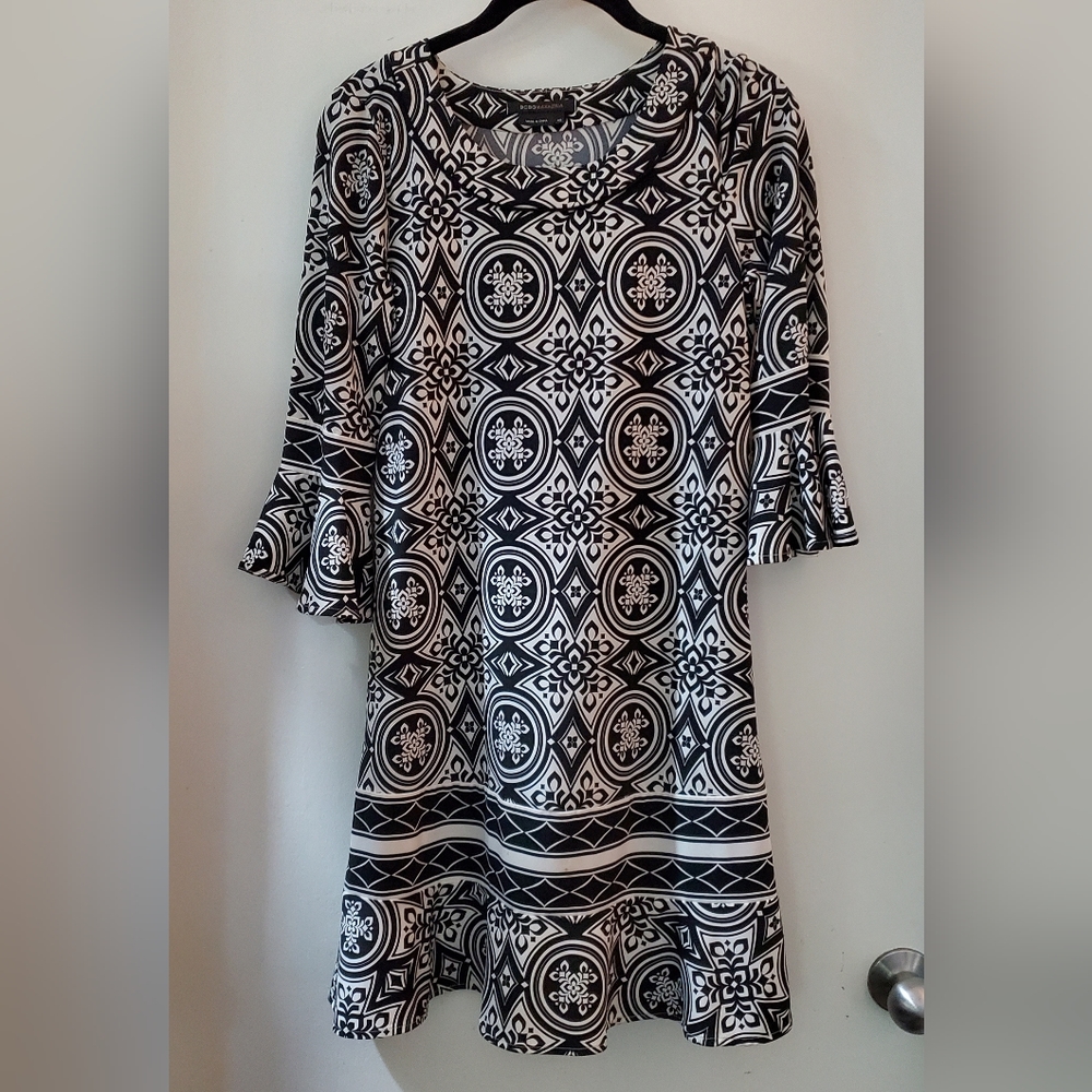 BCBG black & white mod shift dress, ruffled bell sleeves, size XS, EUC